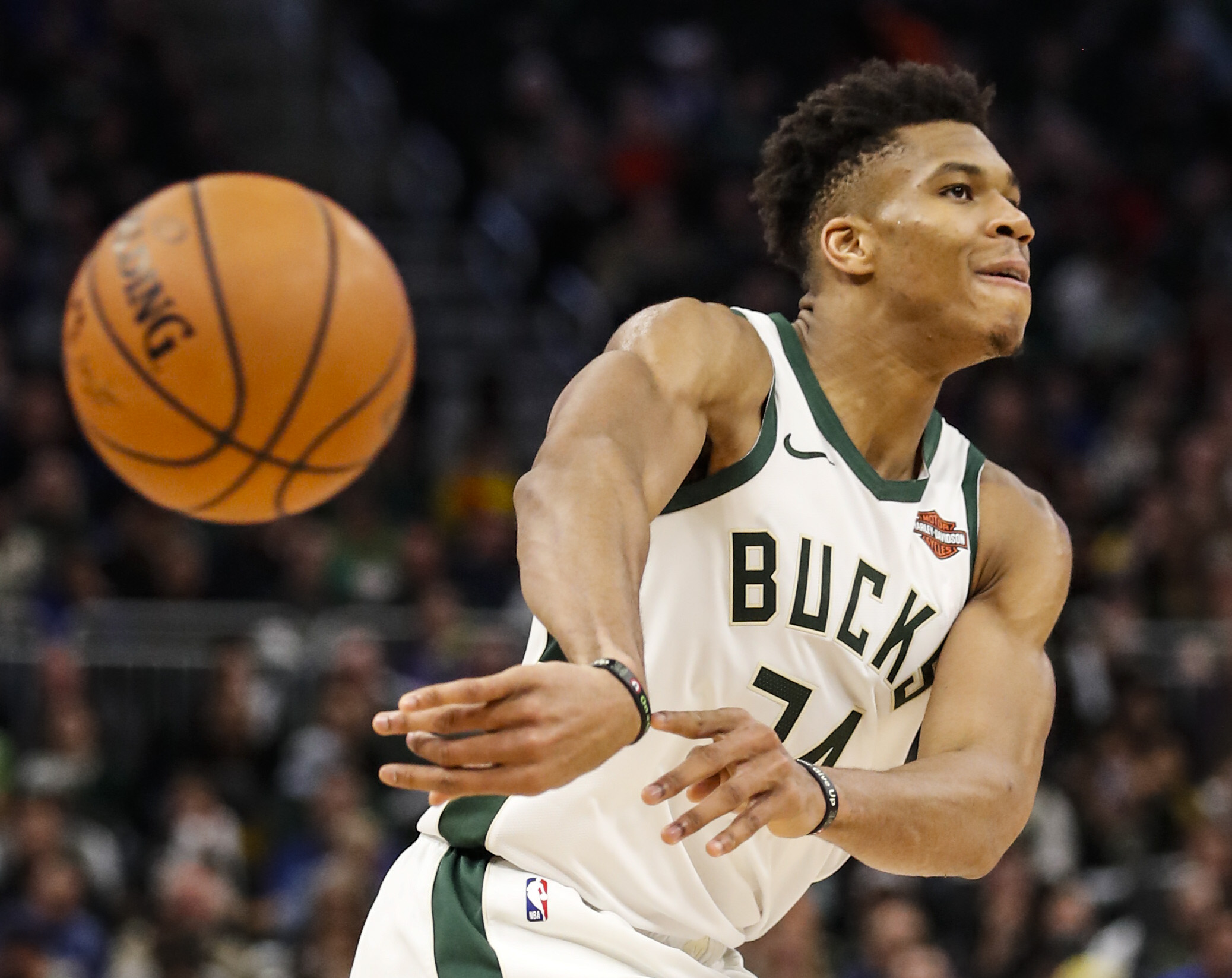 里程碑夜密尔沃基雄鹿遗憾出局；欧超杯今夜刷纪录；话题不断；训练强度明显提升的简单介绍